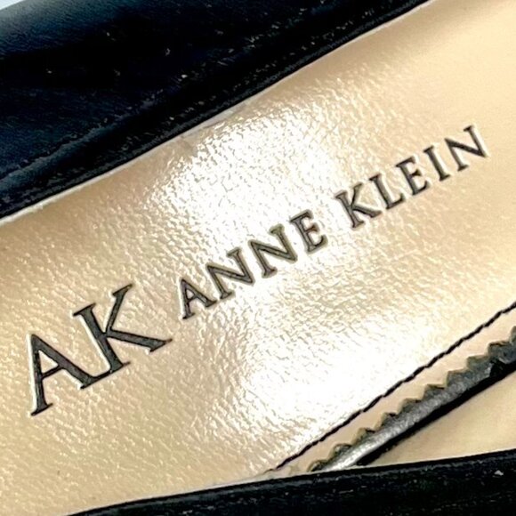 AK Anne Klein Black Pointed-Toe kitten heels with Elegant Gold Chain Size 9.5 - Picture 15 of 16